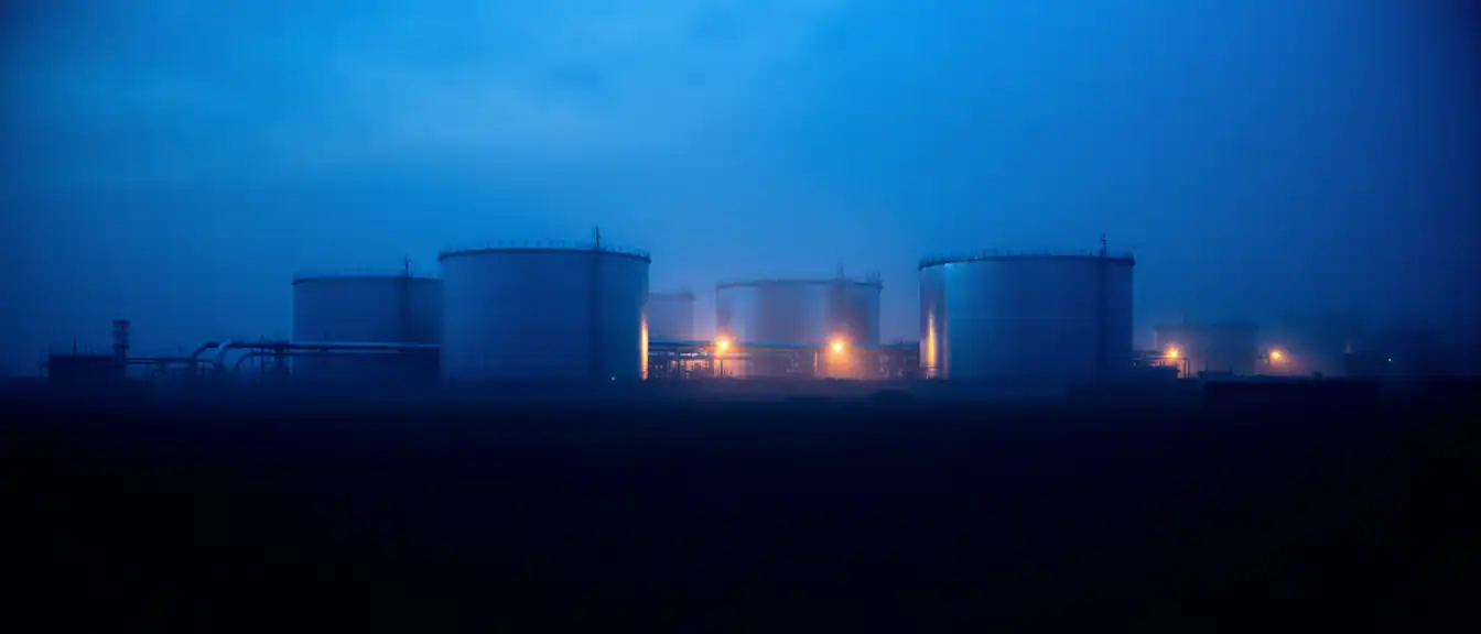 Топливный буфер: как работают нефтебазы и почему их инфраструктура критически важна для экономики