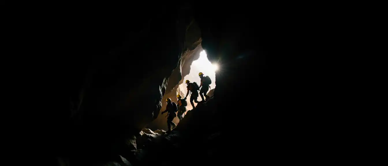 Спасательная операция в Крыму завершилась успешным вызволением группы спелеологов из пещеры